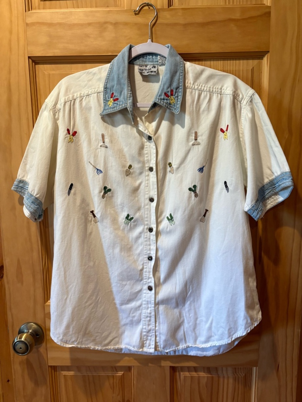 "That's The... Way To Go" vintage button-up shirt gardening tool print Wmns M